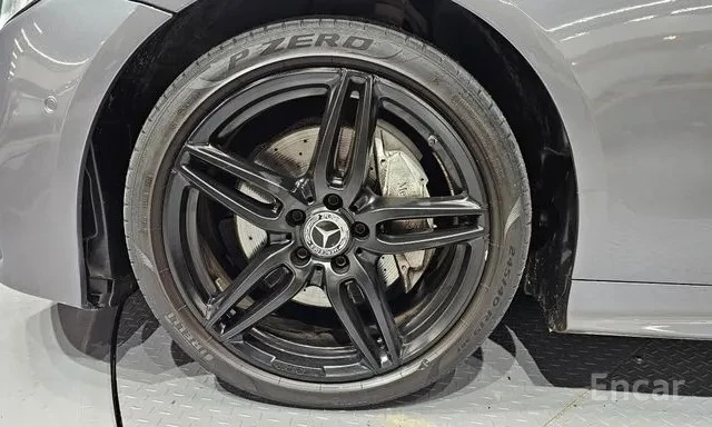 Mercedes-Benz E 220 d Coupe, снимка 6 - Автомобили и джипове - 54487976