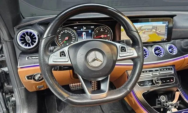 Mercedes-Benz E 220 d Coupe, снимка 10 - Автомобили и джипове - 54487976