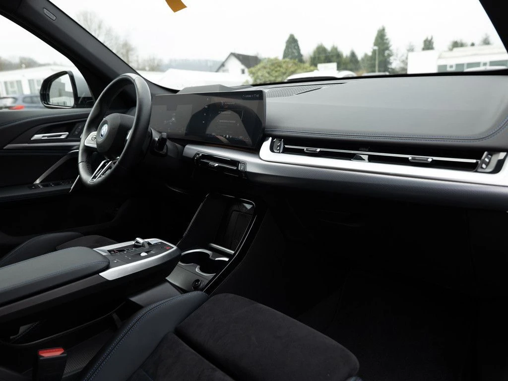 BMW iX1 xDrive30 M-Sport  - изображение 4