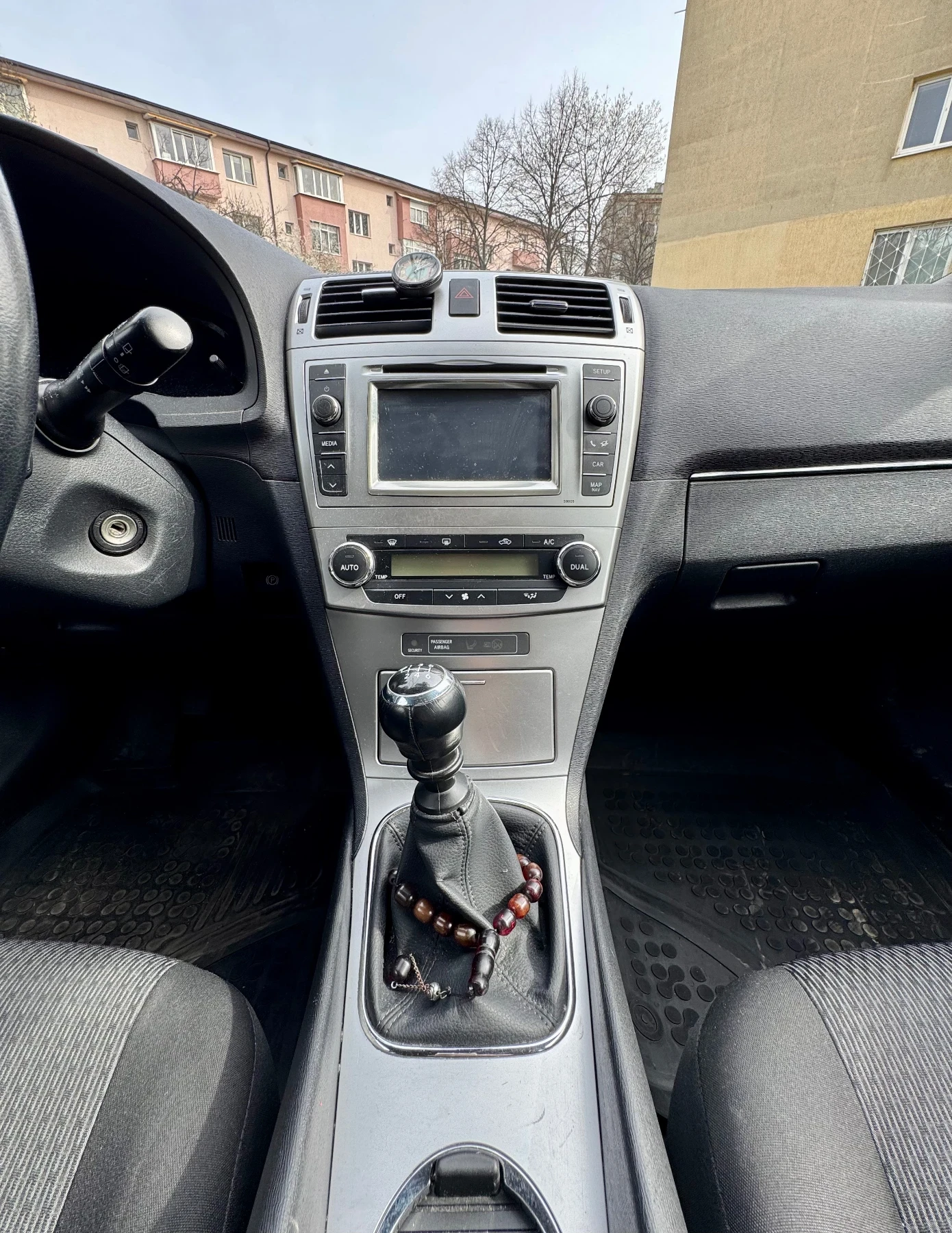 Toyota Avensis, снимка 15 - Автомобили и джипове - 53715327