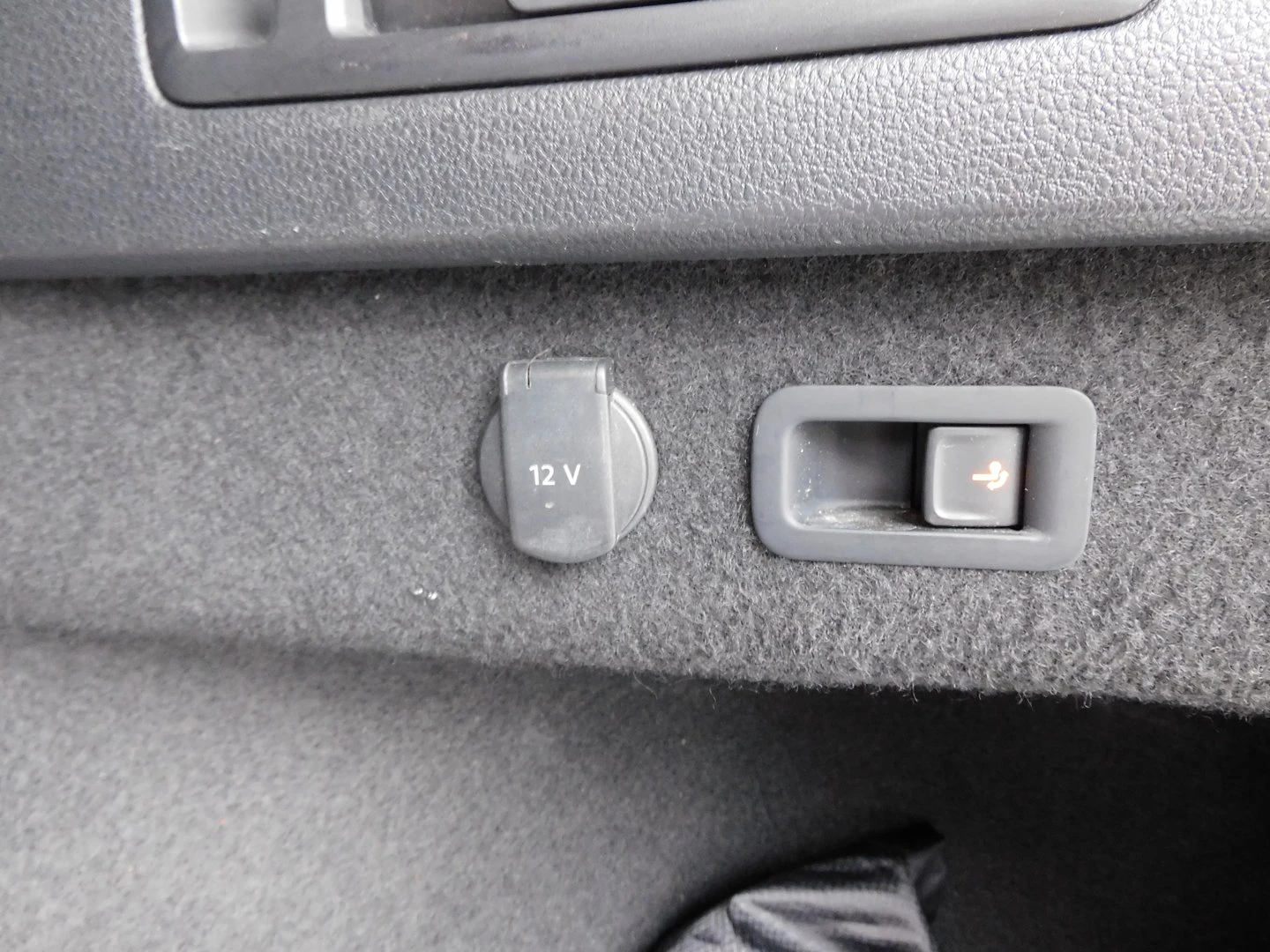 VW Passat 2.0TDI BMT 4MOTION, снимка 16 - Автомобили и джипове - 54054582