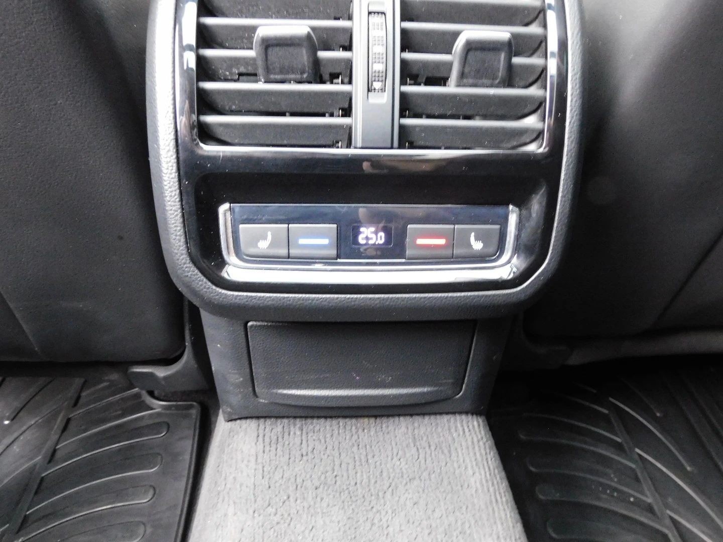 VW Passat 2.0TDI BMT 4MOTION, снимка 6 - Автомобили и джипове - 54054582