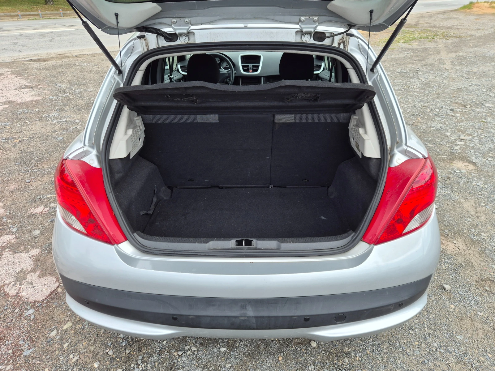 Peugeot 207 1.4HDI, снимка 11 - Автомобили и джипове - 53676204