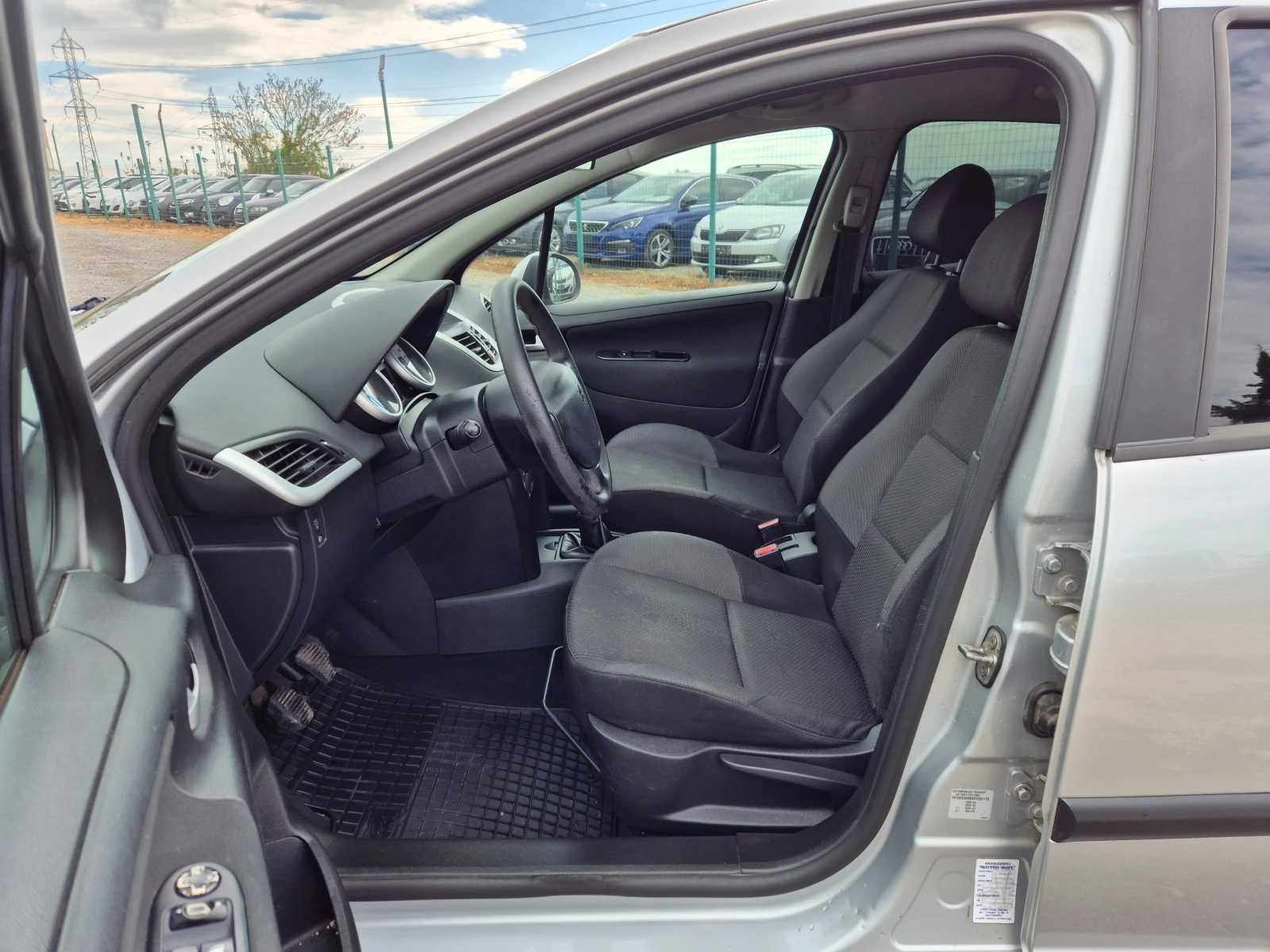 Peugeot 207 1.4HDI, снимка 13 - Автомобили и джипове - 53676204