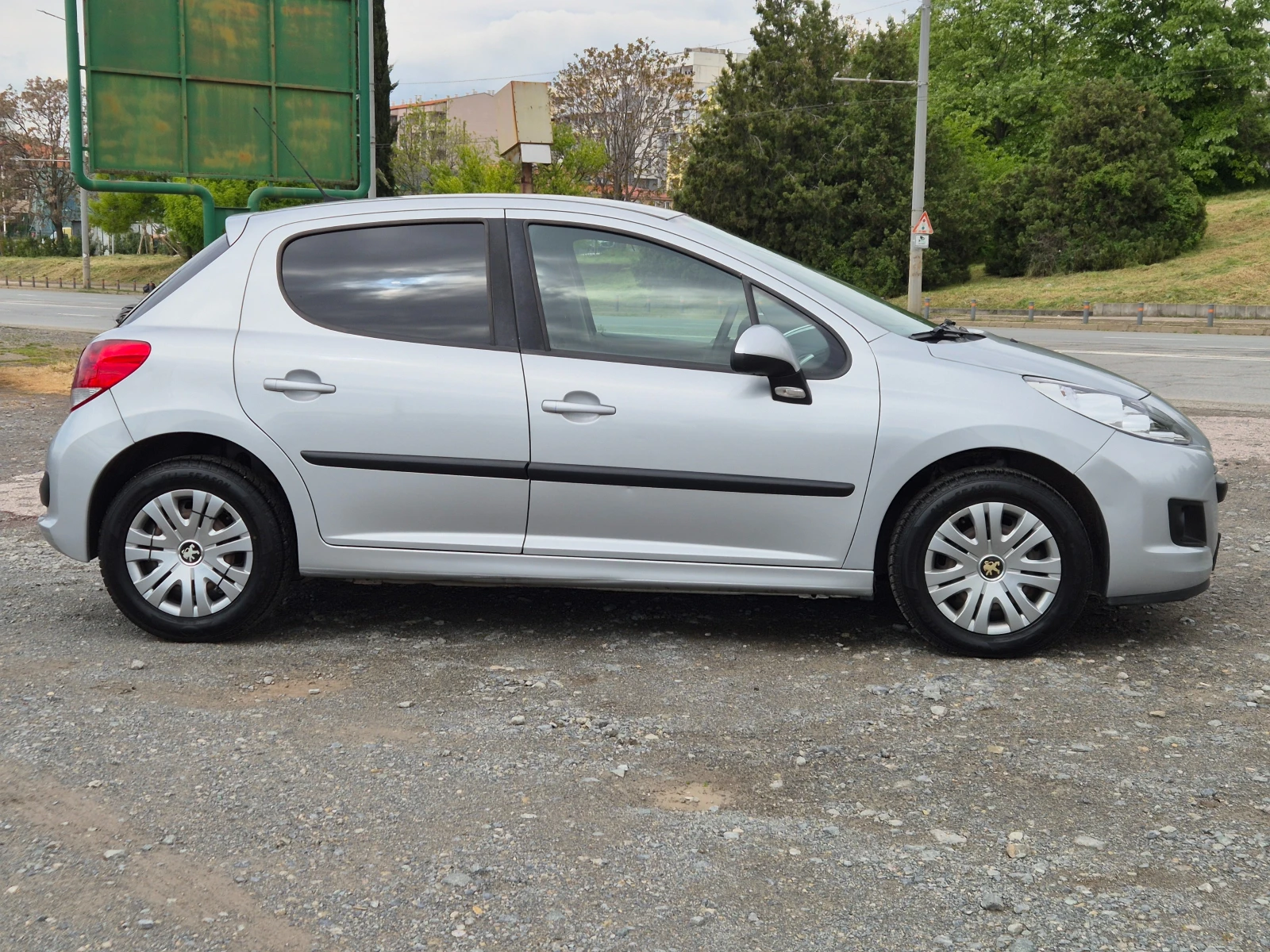 Peugeot 207 1.4HDI, снимка 6 - Автомобили и джипове - 53676204