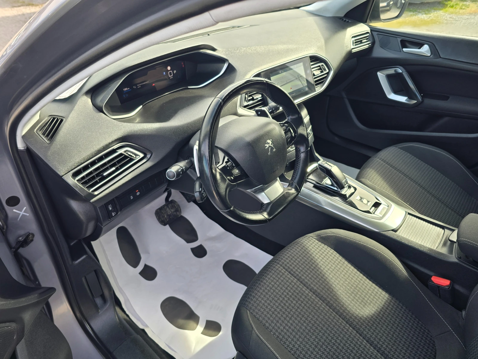 Peugeot 308 1.5CDTI-130K.C, AVTOMATIK-NAVI EURO6B - изображение 9