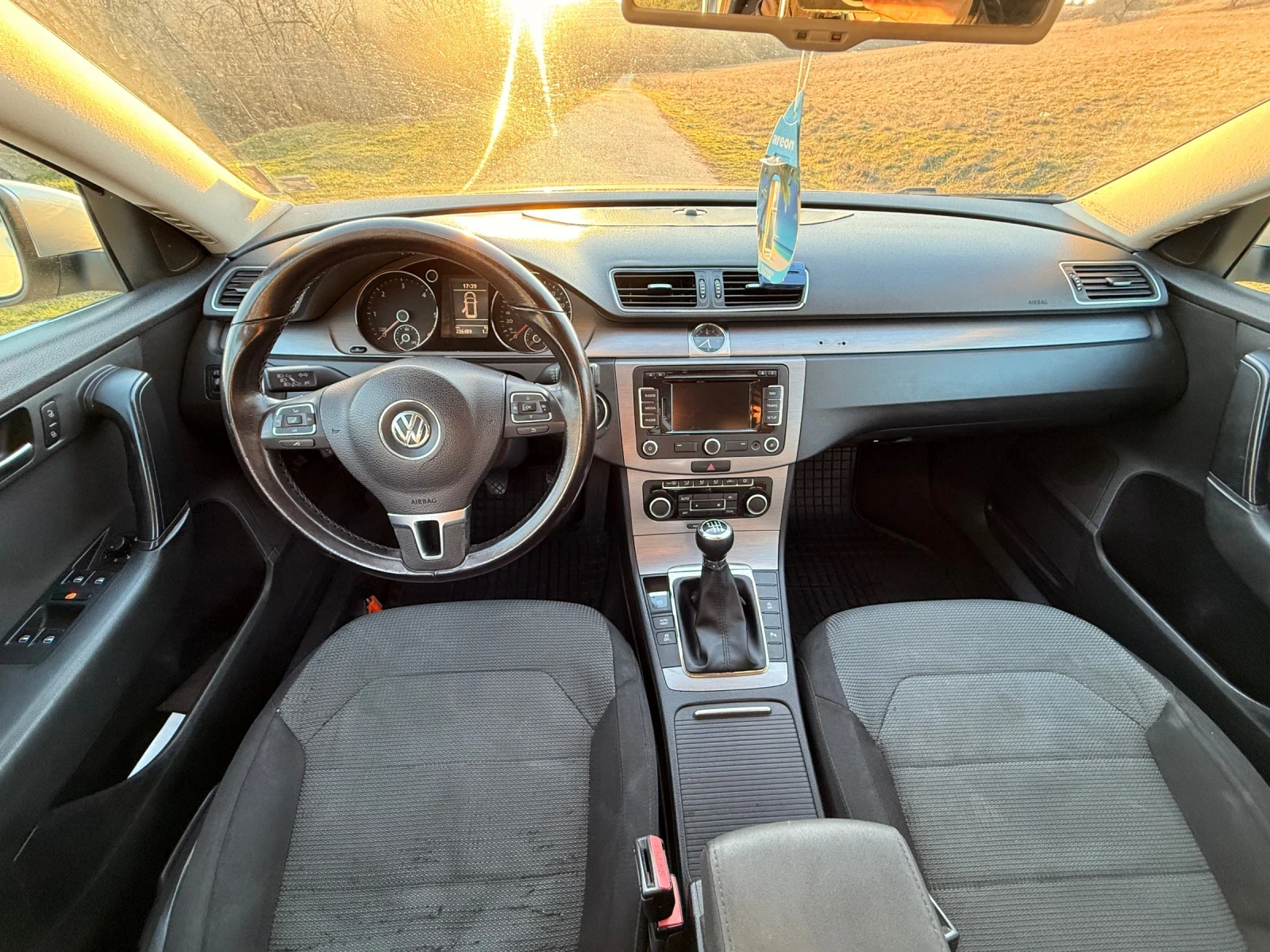 VW Passat, снимка 7 - Автомобили и джипове - 53779537