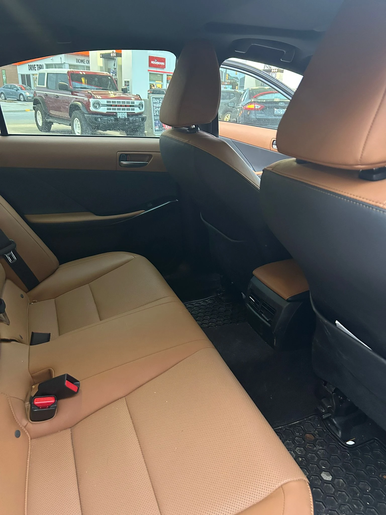 Lexus IS 300 * * CARFAX * * АВТО КРЕДИТ * * , снимка 8 - Автомобили и джипове - 53993384