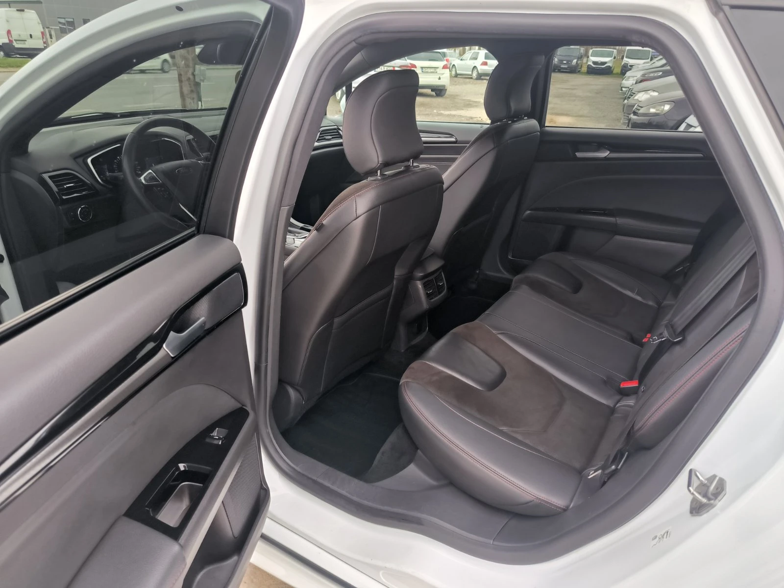 Ford Mondeo ST-LINE-2.0i-Hybrid-Navi-Kamera-Keyless, снимка 16 - Автомобили и джипове - 54036303