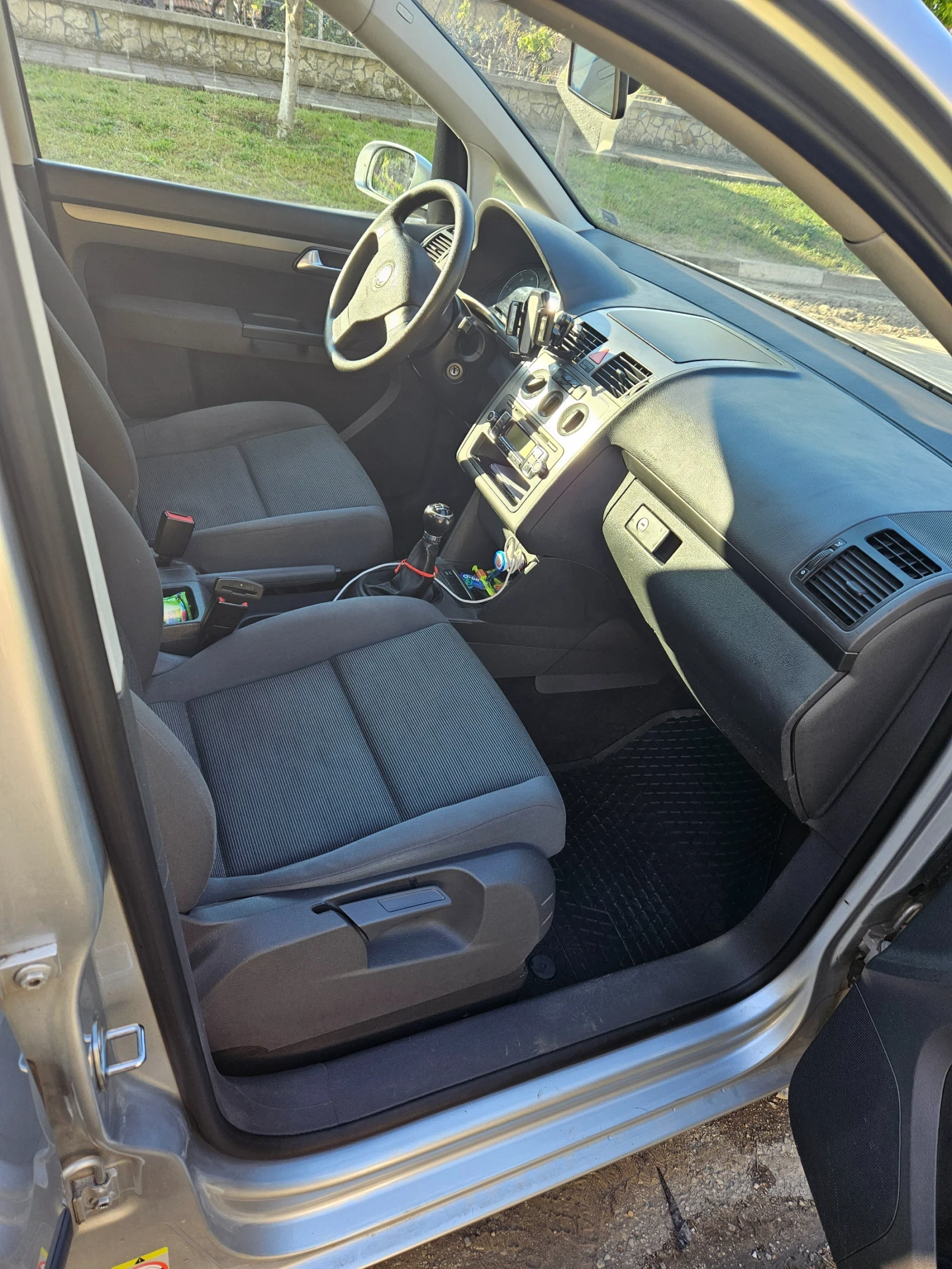 VW Touran 1.9 TDI, снимка 6 - Автомобили и джипове - 54382007