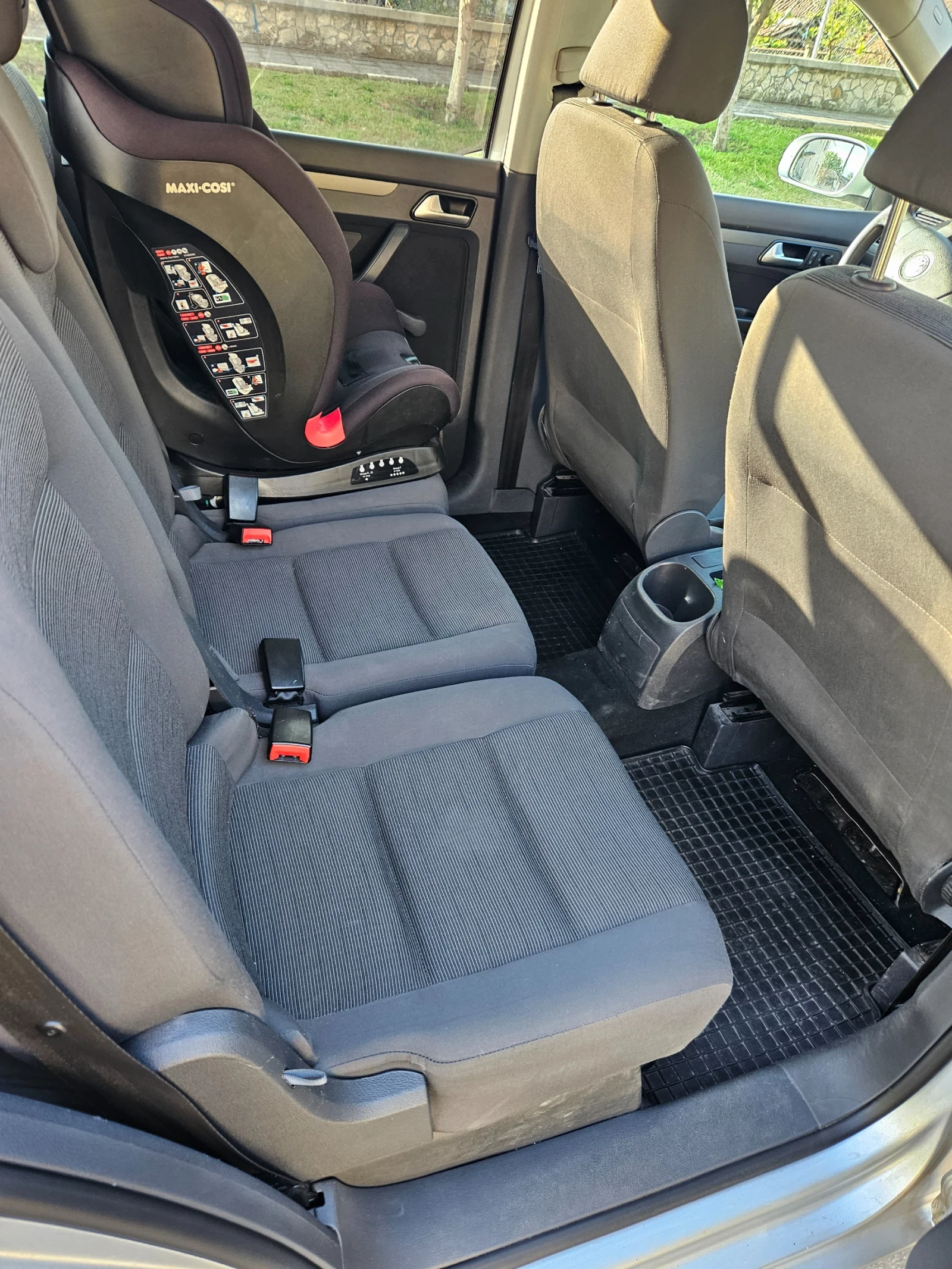 VW Touran 1.9 TDI, снимка 7 - Автомобили и джипове - 54382007