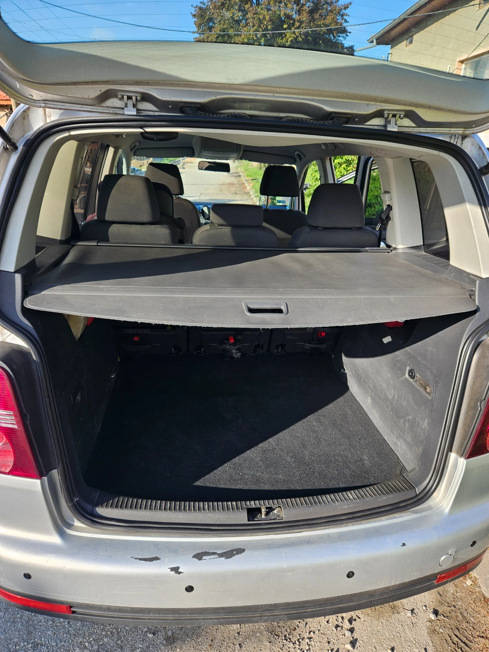 VW Touran 1.9 TDI, снимка 8 - Автомобили и джипове - 54382007