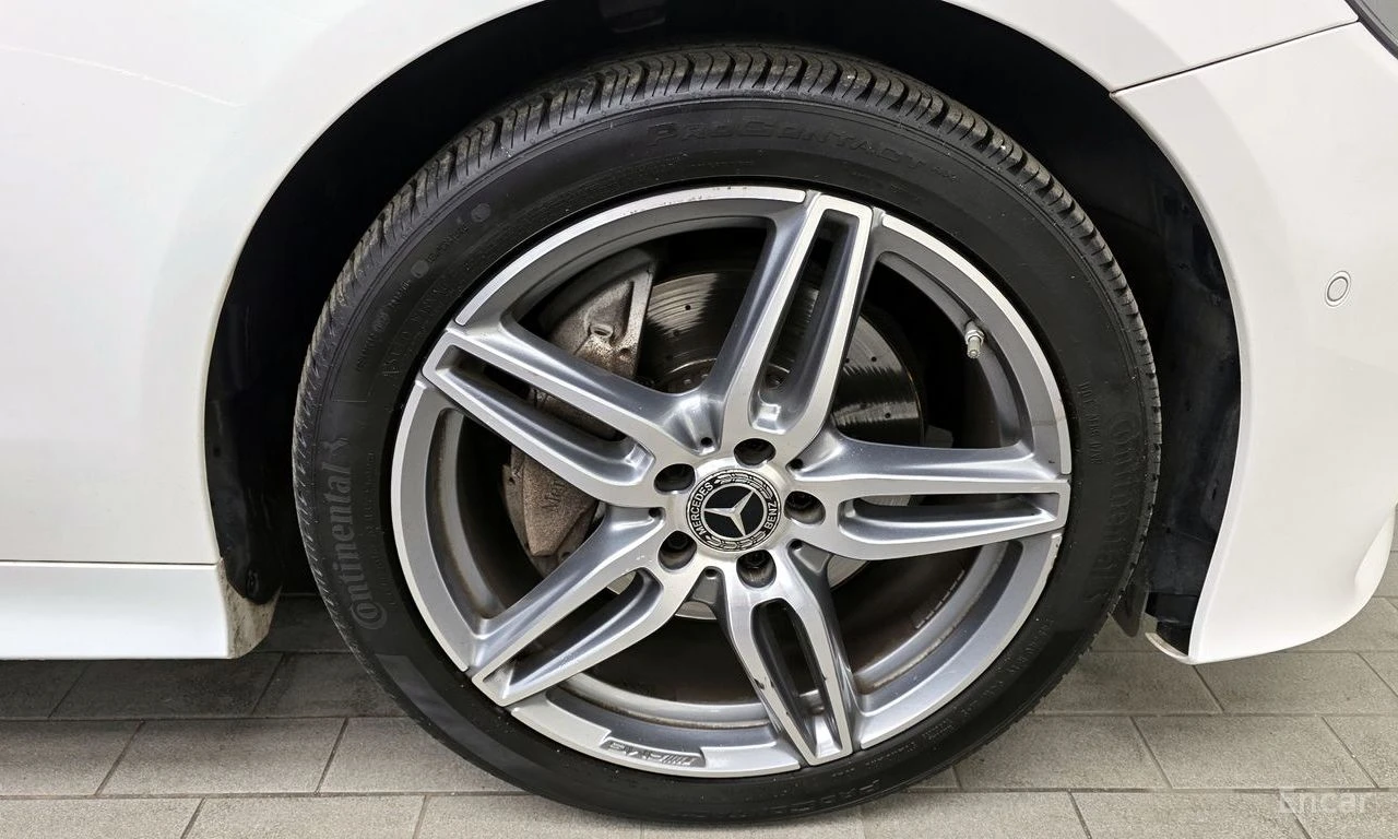 Mercedes-Benz E 220 d Coupe* AMG PACK* HEAD-UP* DIGITAL* PANORAMA* , снимка 5 - Автомобили и джипове - 54623290