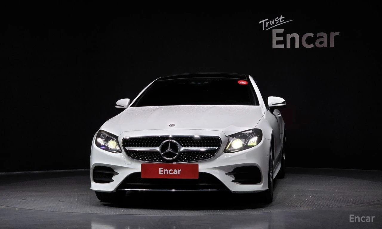 Mercedes-Benz E 220 d Coupe* AMG PACK* HEAD-UP* DIGITAL* PANORAMA* , снимка 2 - Автомобили и джипове - 54623290