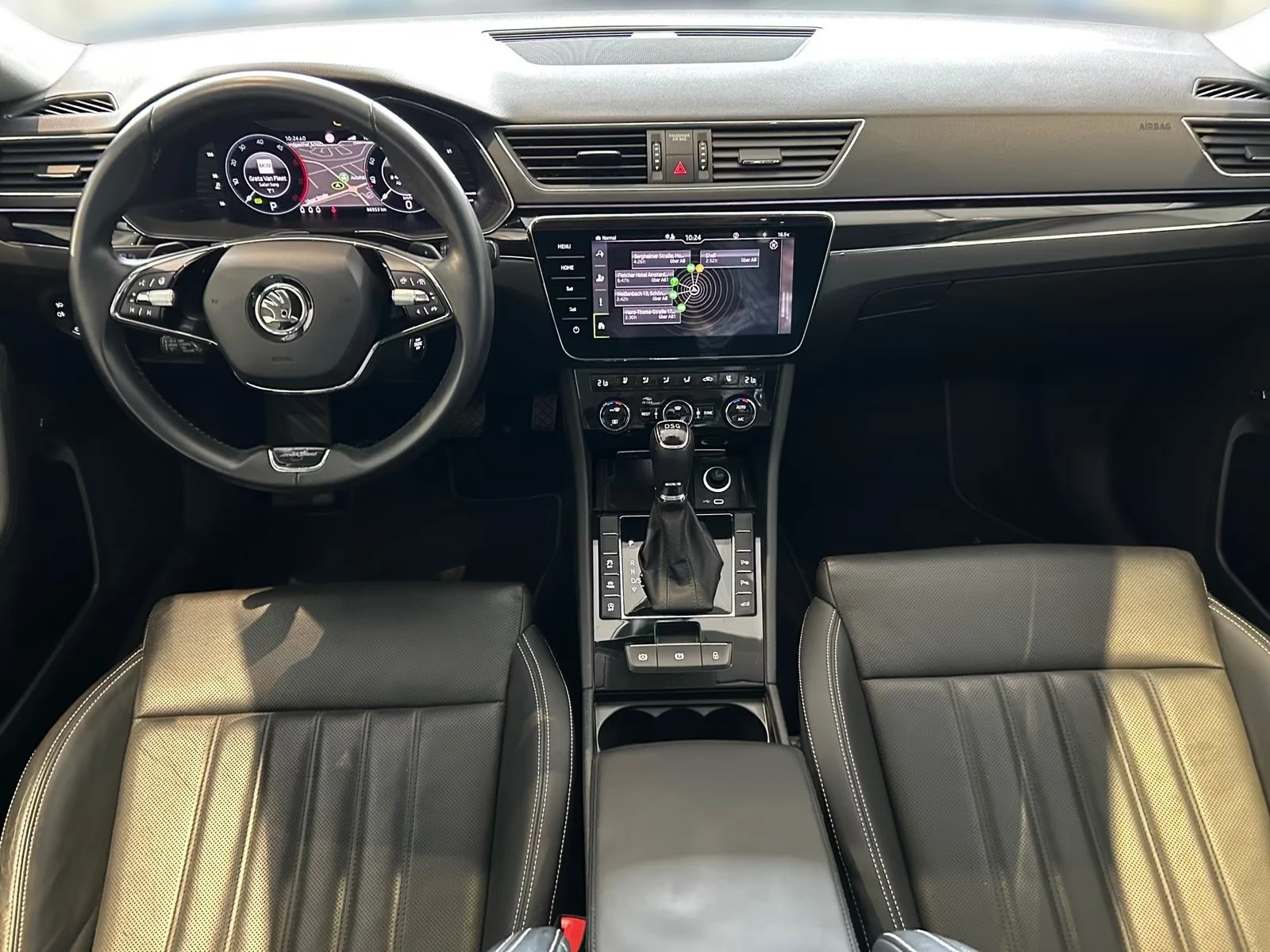 Skoda Octavia 2.0/200HP/L&K/MATRIX/PANO/CANTON/CAM/MASSAGE/570z, снимка 11 - Автомобили и джипове - 55220382
