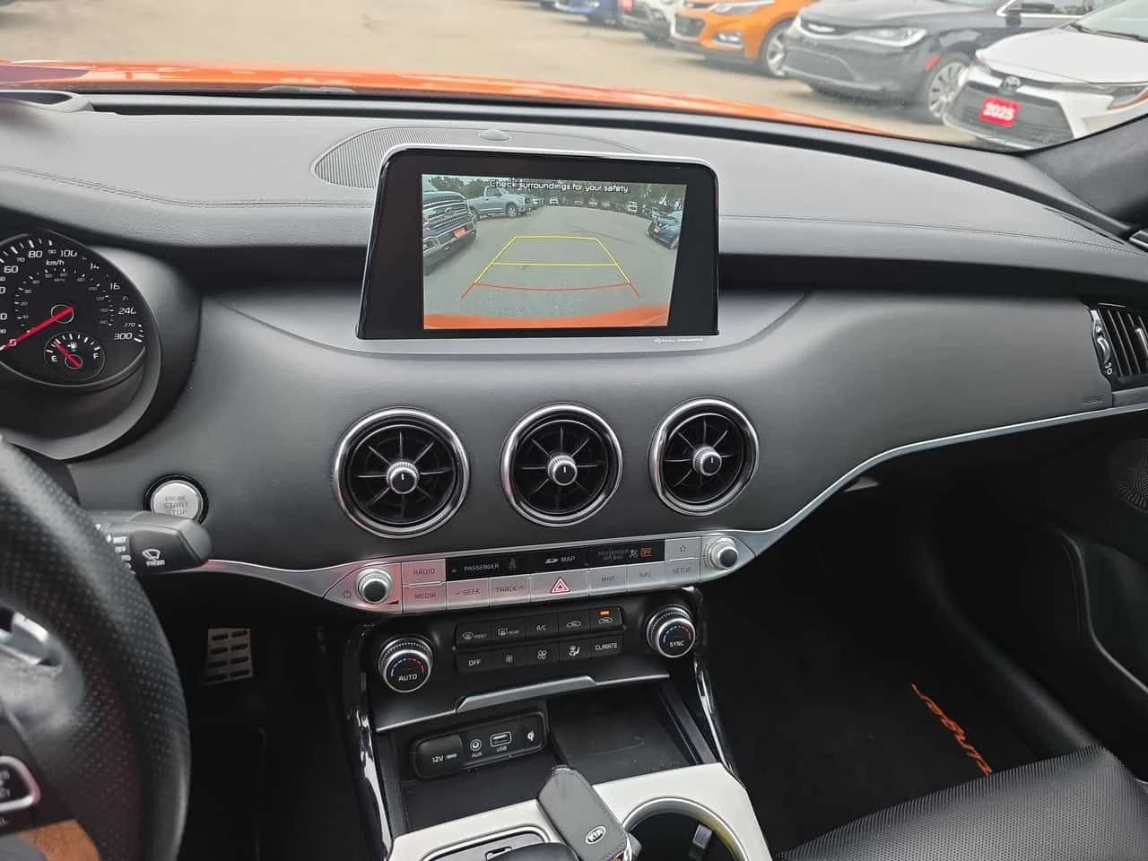 Kia Stinger * GT Limited * CARFAX * ЦЕНА ДО БГ, снимка 13 - Автомобили и джипове - 55478815