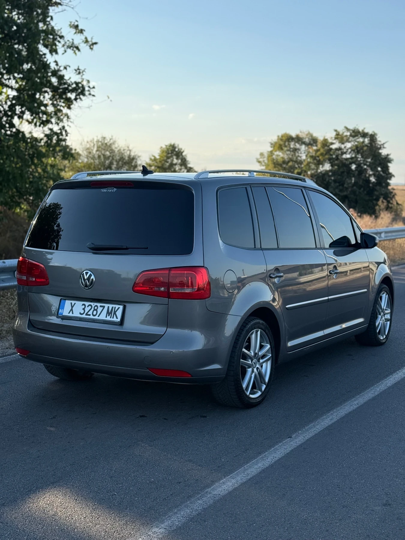 VW Touran 2.0 TDI, снимка 7 - Автомобили и джипове - 55667682