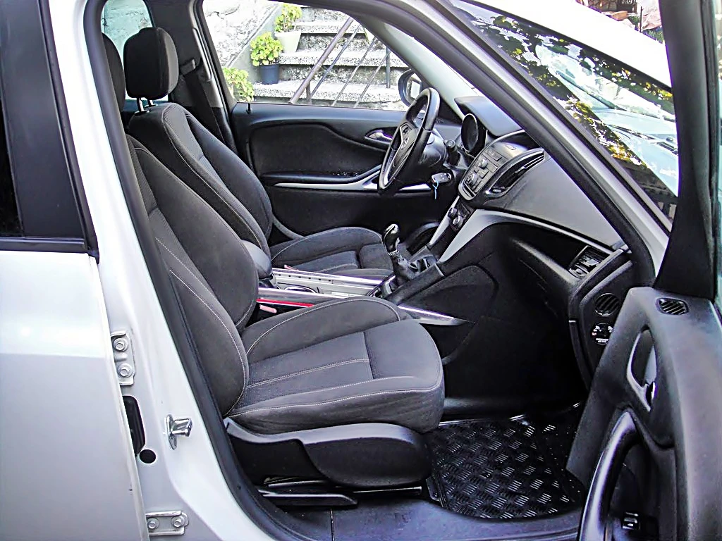 Opel Zafira Euro5 ГЕРМАНИЯ, снимка 9 - Автомобили и джипове - 55772652