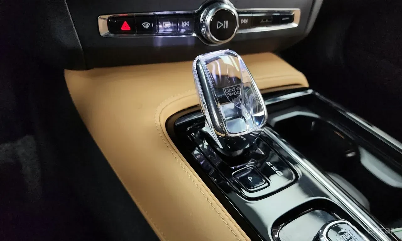 Volvo S90 T8* AWD* ULTIMATE* BRIGHT* BOWER* WILKINS* ОБДУХВА, снимка 11 - Автомобили и джипове - 55930118