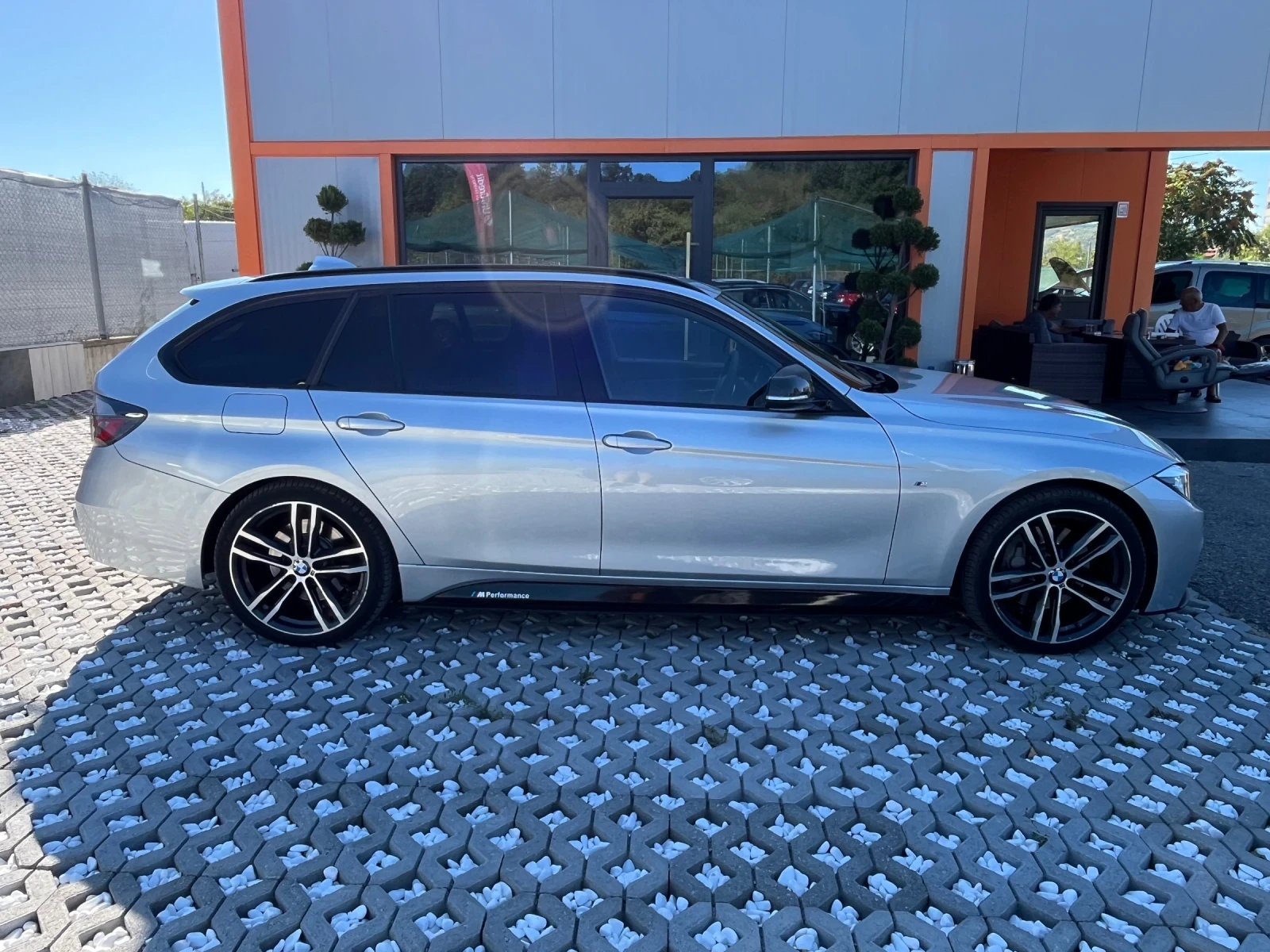 BMW 335 XDrive M-Performance, снимка 6 - Автомобили и джипове - 55979646