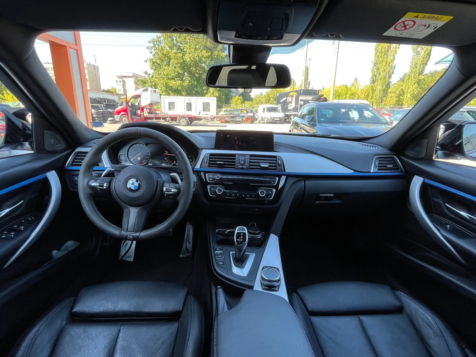 BMW 335 XDrive M-Performance, снимка 13 - Автомобили и джипове - 55979646