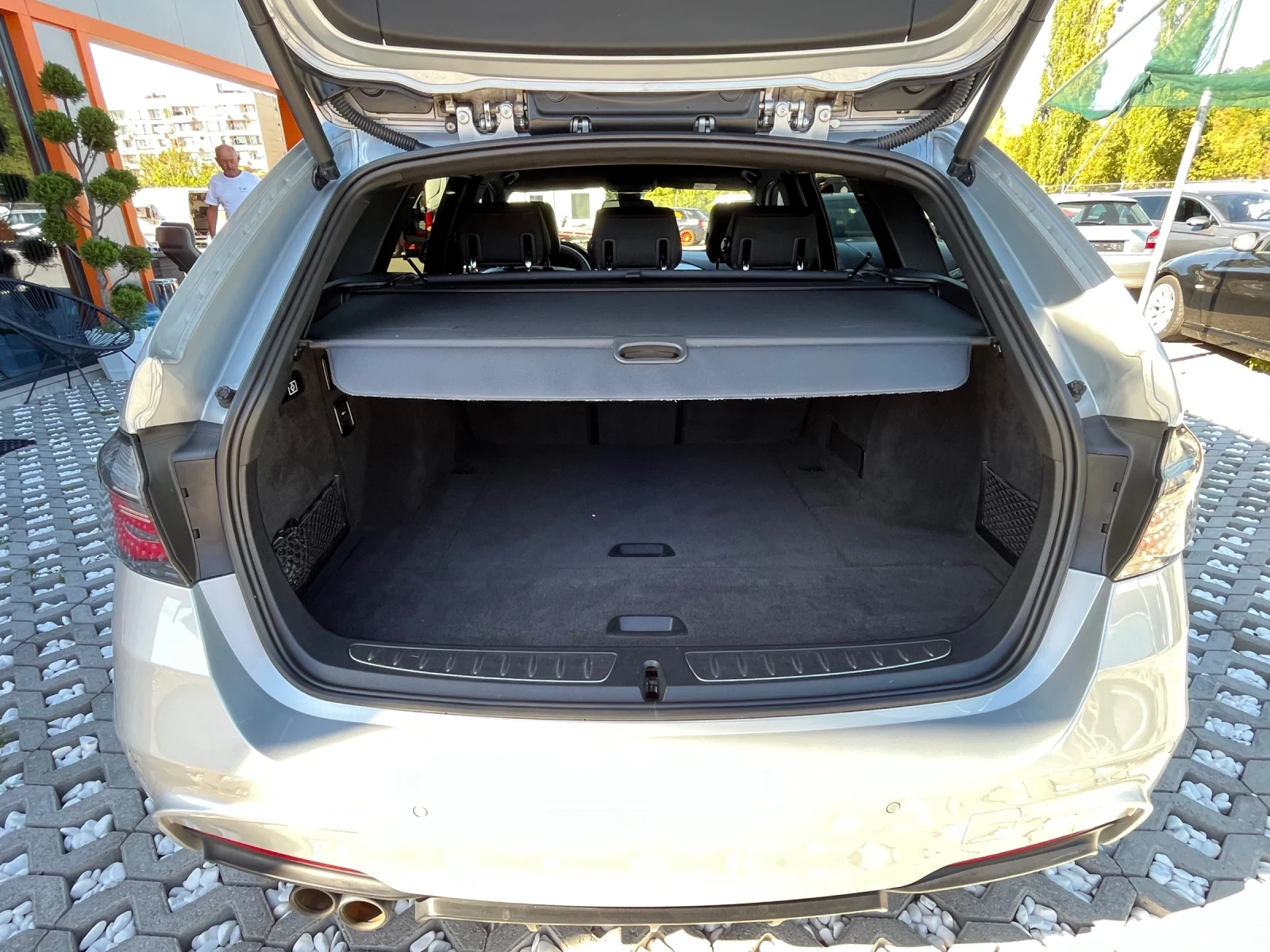 BMW 335 XDrive M-Performance, снимка 14 - Автомобили и джипове - 55979646