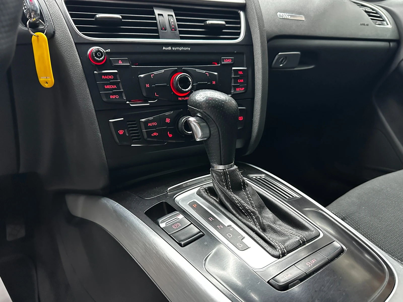 Audi A5 3.0d 240 к.с./реални км/панорама, снимка 11 - Автомобили и джипове - 55991260