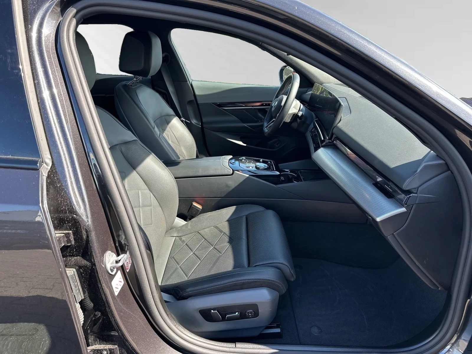 BMW i5 M60/601HP/xDRIVE/H&K/HUD/360/PANO/932z | Mobile.bg � ����������� 11