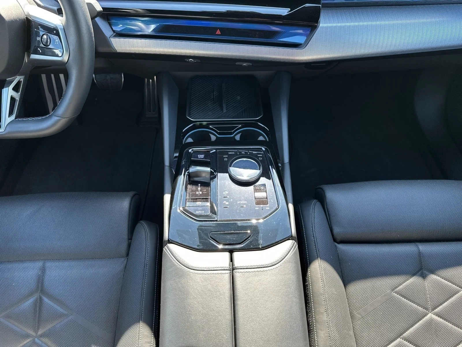 BMW i5 M60/601HP/xDRIVE/H&K/HUD/360/PANO/932z | Mobile.bg � ����������� 10