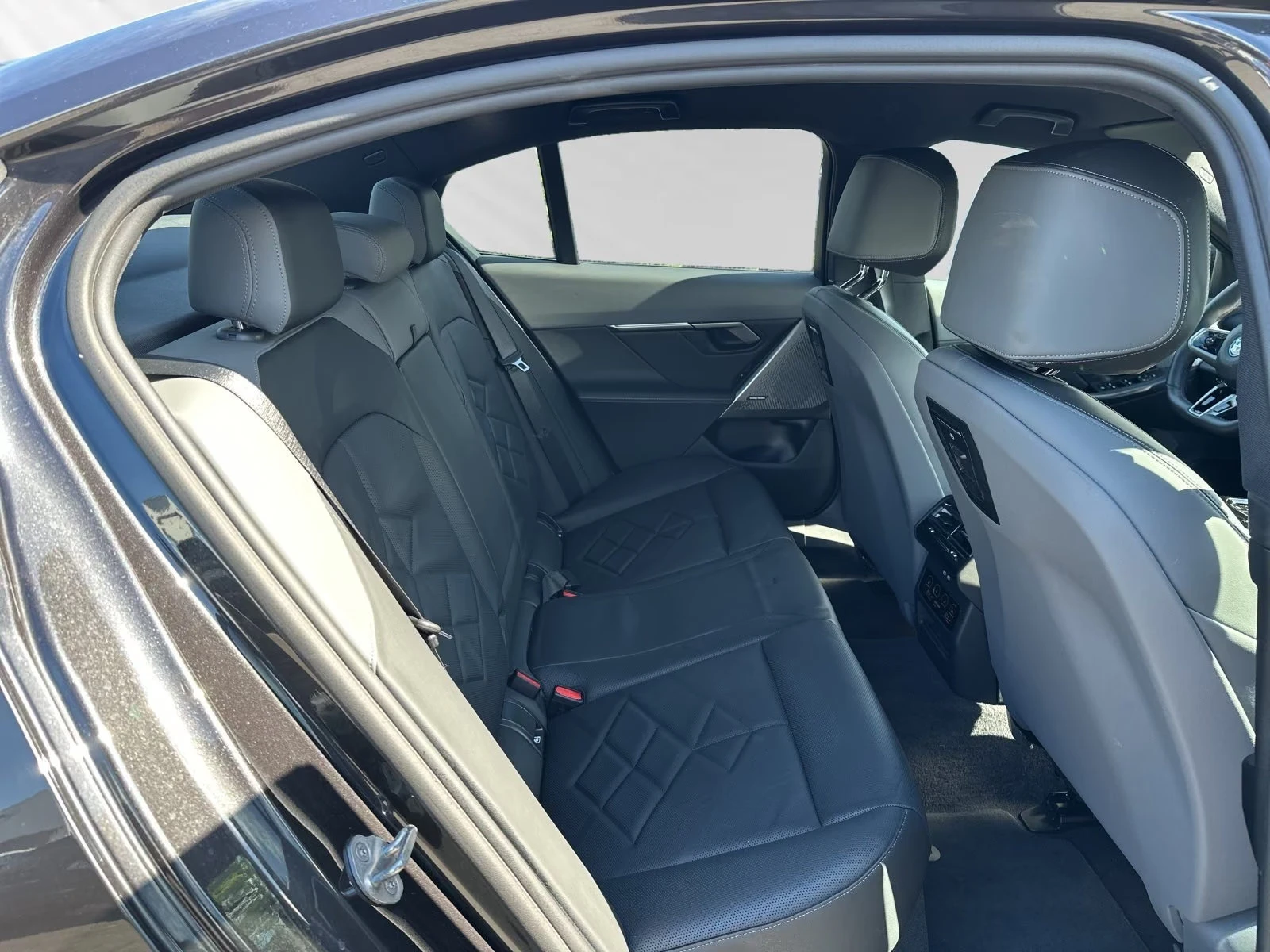 BMW i5 M60/601HP/xDRIVE/H&K/HUD/360/PANO/932z | Mobile.bg � ����������� 12