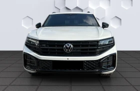 VW Touareg 3.0TDI* 4M* R-LINE* PANO* MEMORY* DISTR* HEAD-UP* , снимка 2