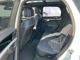 VW Touareg 3.0TDI* 4M* R-LINE* PANO* MEMORY* DISTR* HEAD-UP* , снимка 16