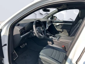 VW Touareg 3.0TDI* 4M* R-LINE* PANO* MEMORY* DISTR* HEAD-UP* , снимка 9