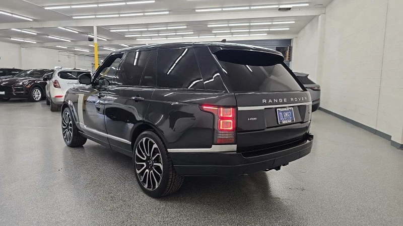 Land Rover Range rover HSE* ДИГИТАЛНО* ТАБЛО* МАСАЖ* КАМЕРИ* ПАНОРАМА* ФУ, снимка 5 - Автомобили и джипове - 47856209