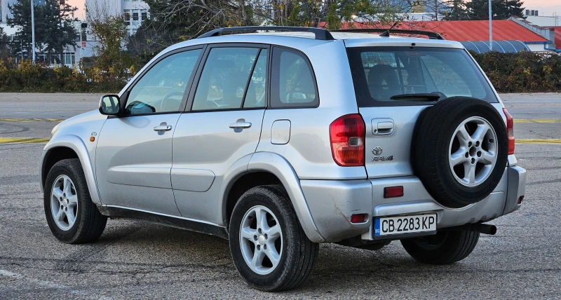 Toyota Rav4 D4D, снимка 3 - Автомобили и джипове - 48072379