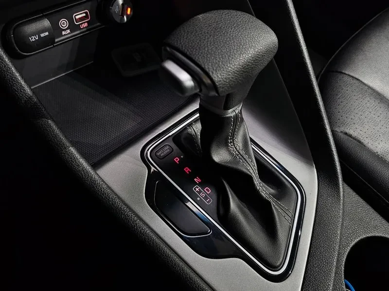 Kia Niro Luxury, снимка 9 - Автомобили и джипове - 56354643