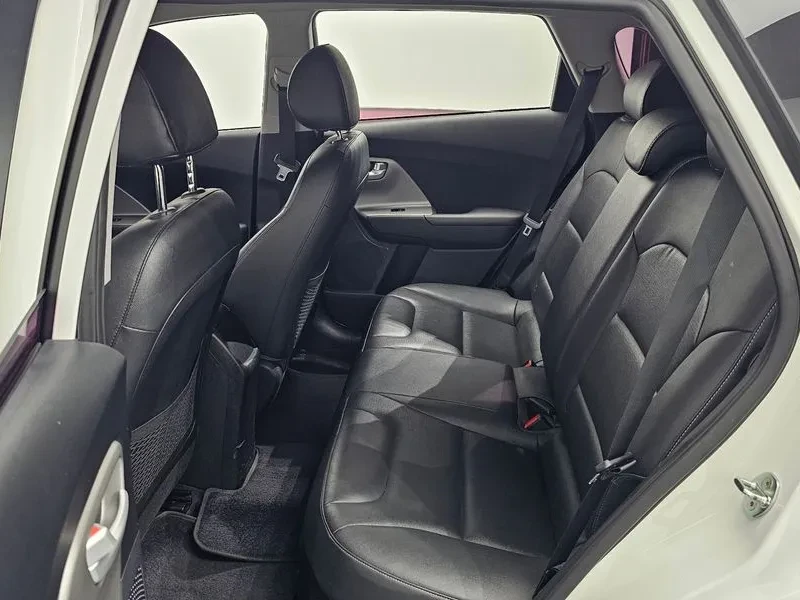 Kia Niro Luxury, снимка 12 - Автомобили и джипове - 56354643
