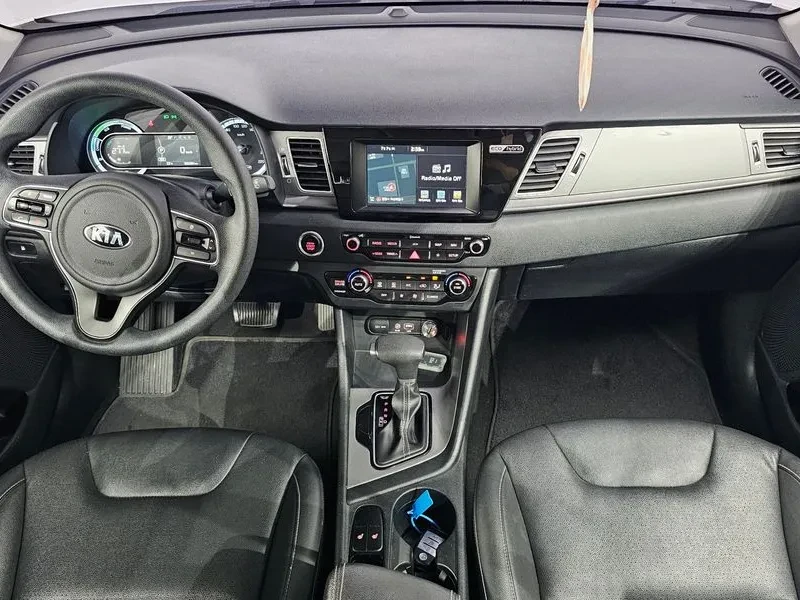 Kia Niro Luxury, снимка 7 - Автомобили и джипове - 56354643