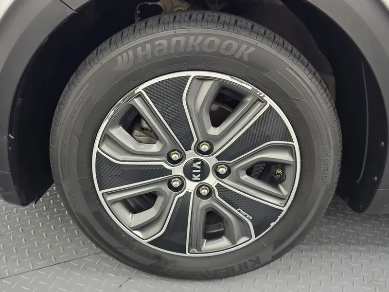 Kia Niro Luxury, снимка 5 - Автомобили и джипове - 56354643
