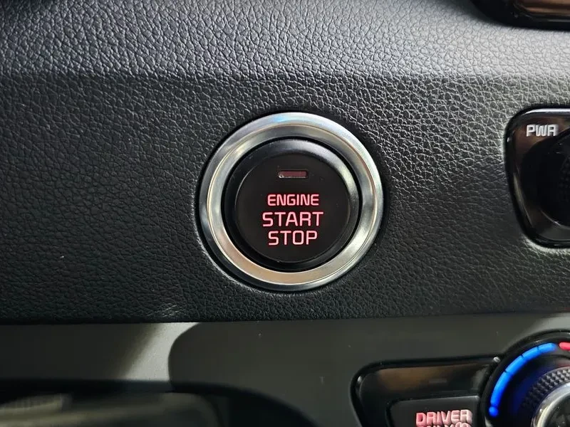 Kia Niro Luxury, снимка 17 - Автомобили и джипове - 56354643