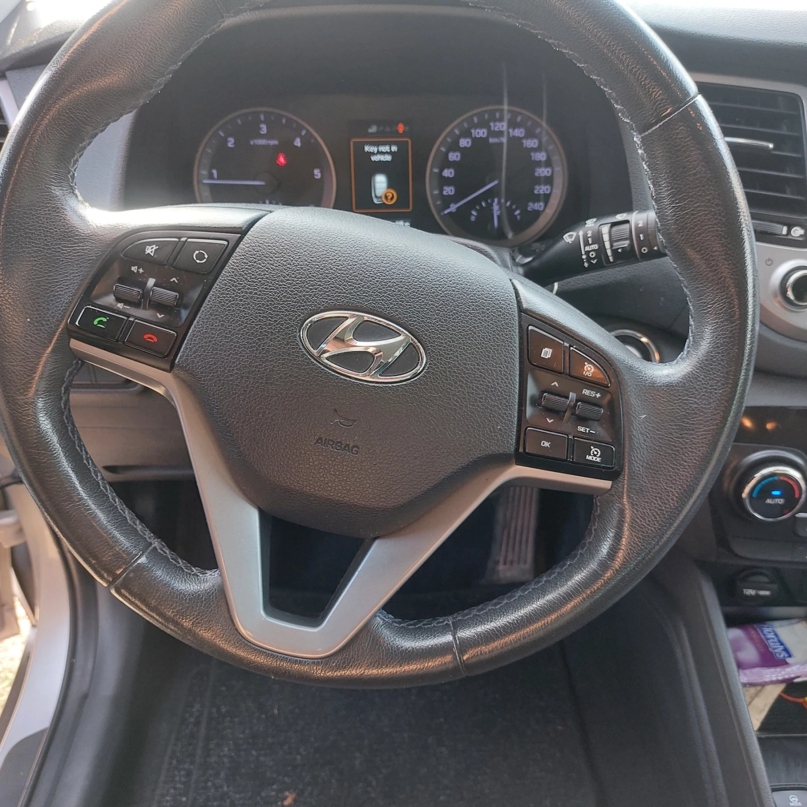 Hyundai Tucson 2.0 - изображение 6