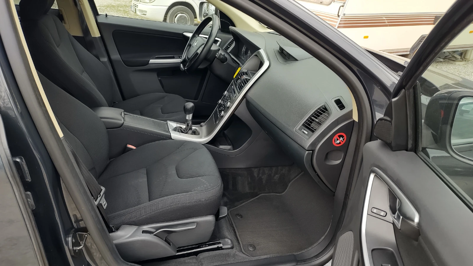 Volvo XC60 D5/175kc/6ck/Нова, снимка 15 - Автомобили и джипове - 53916112