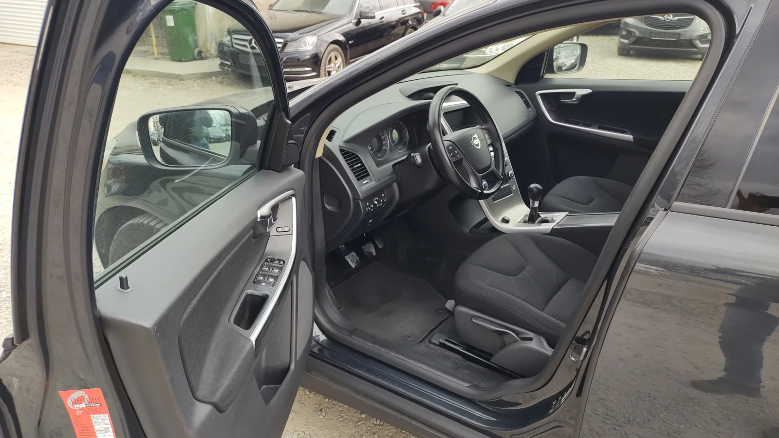 Volvo XC60 D5/175kc/6ck/Нова, снимка 9 - Автомобили и джипове - 53916112