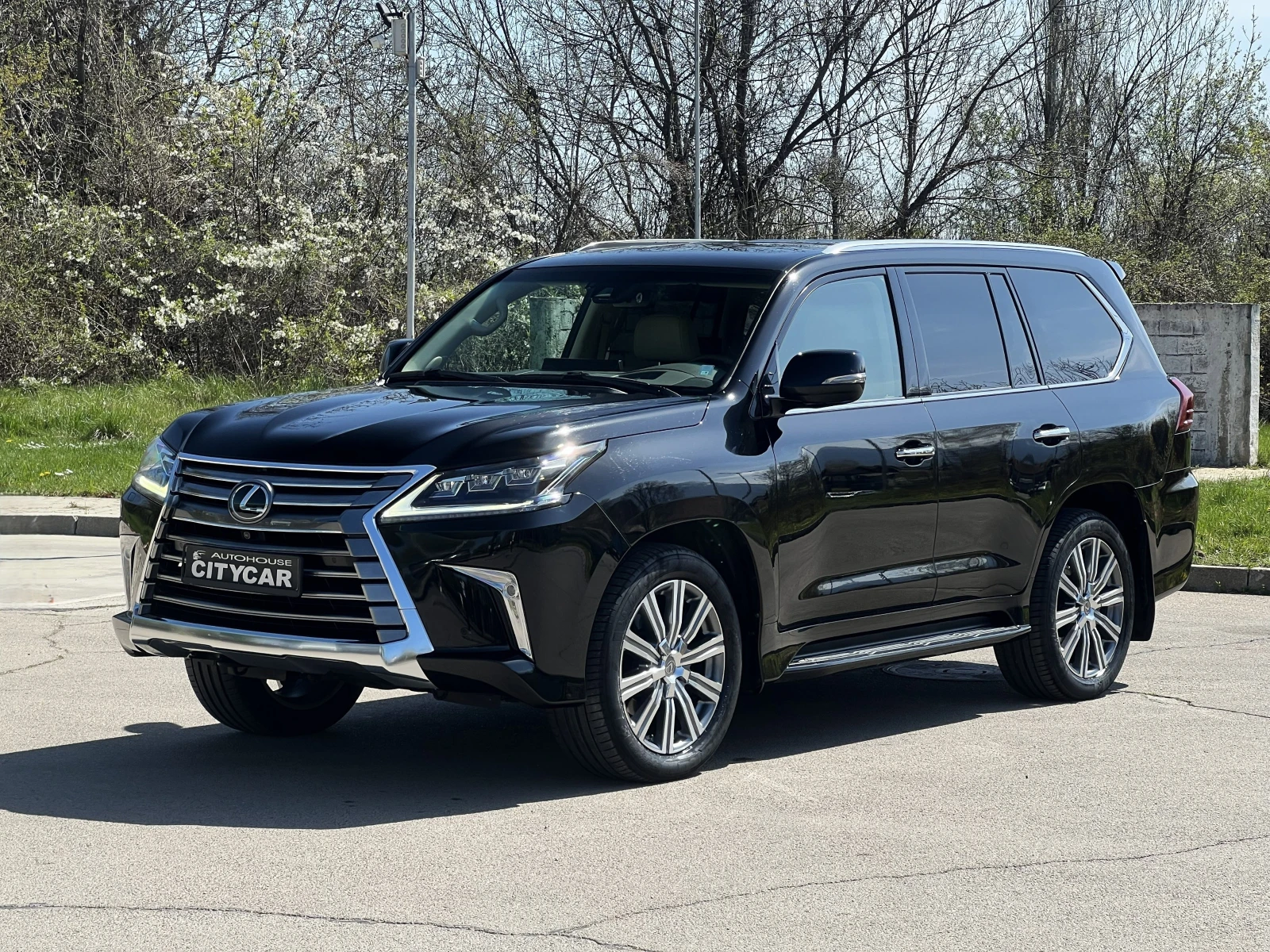 Lexus LX 570 V8/LUXURY/7-МЕСТЕН/360/PANO/TV/, снимка 3 - Автомобили и джипове - 54227173