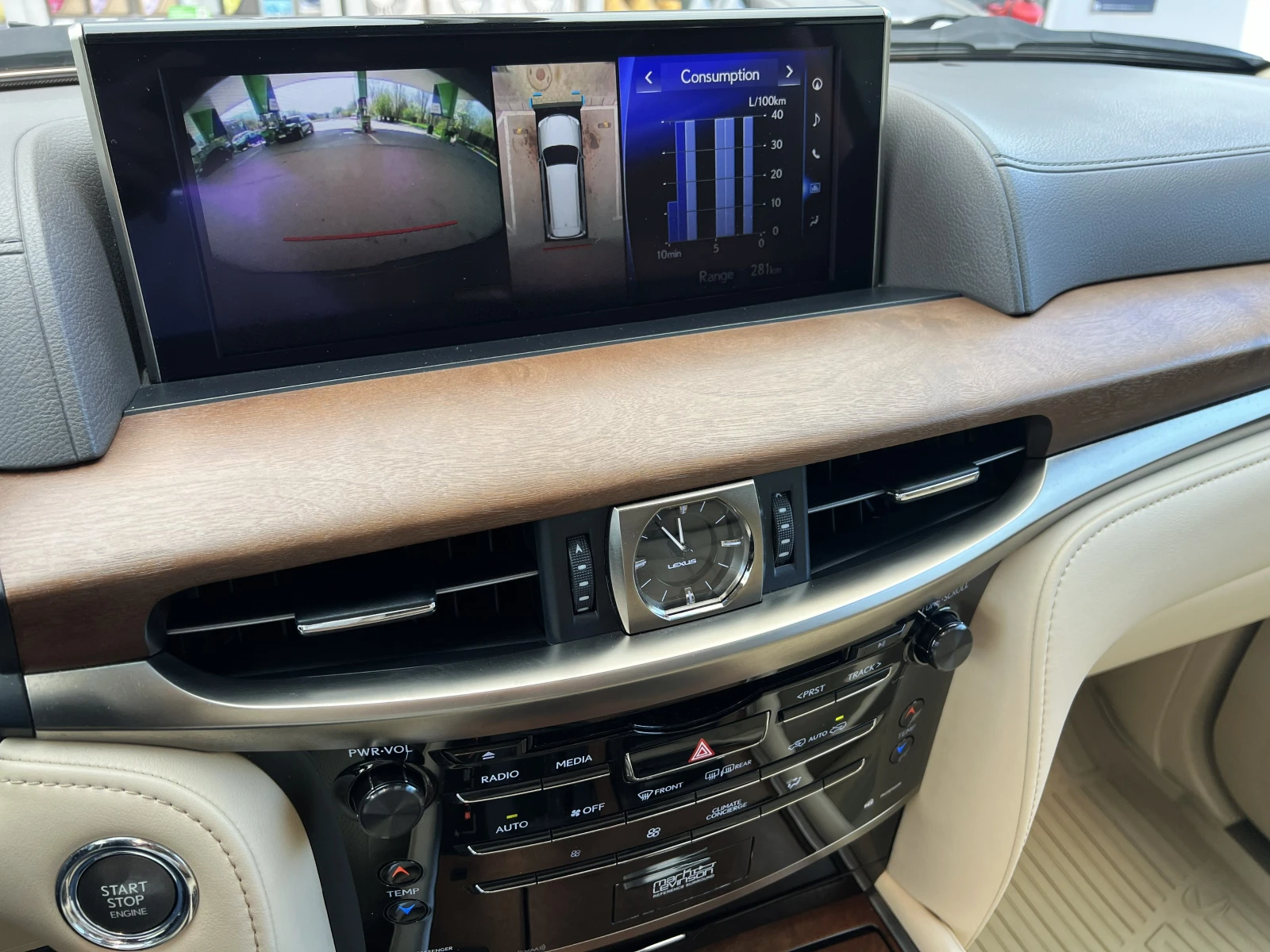 Lexus LX 570 V8/LUXURY/7-МЕСТЕН/360/PANO/TV/, снимка 12 - Автомобили и джипове - 54227173