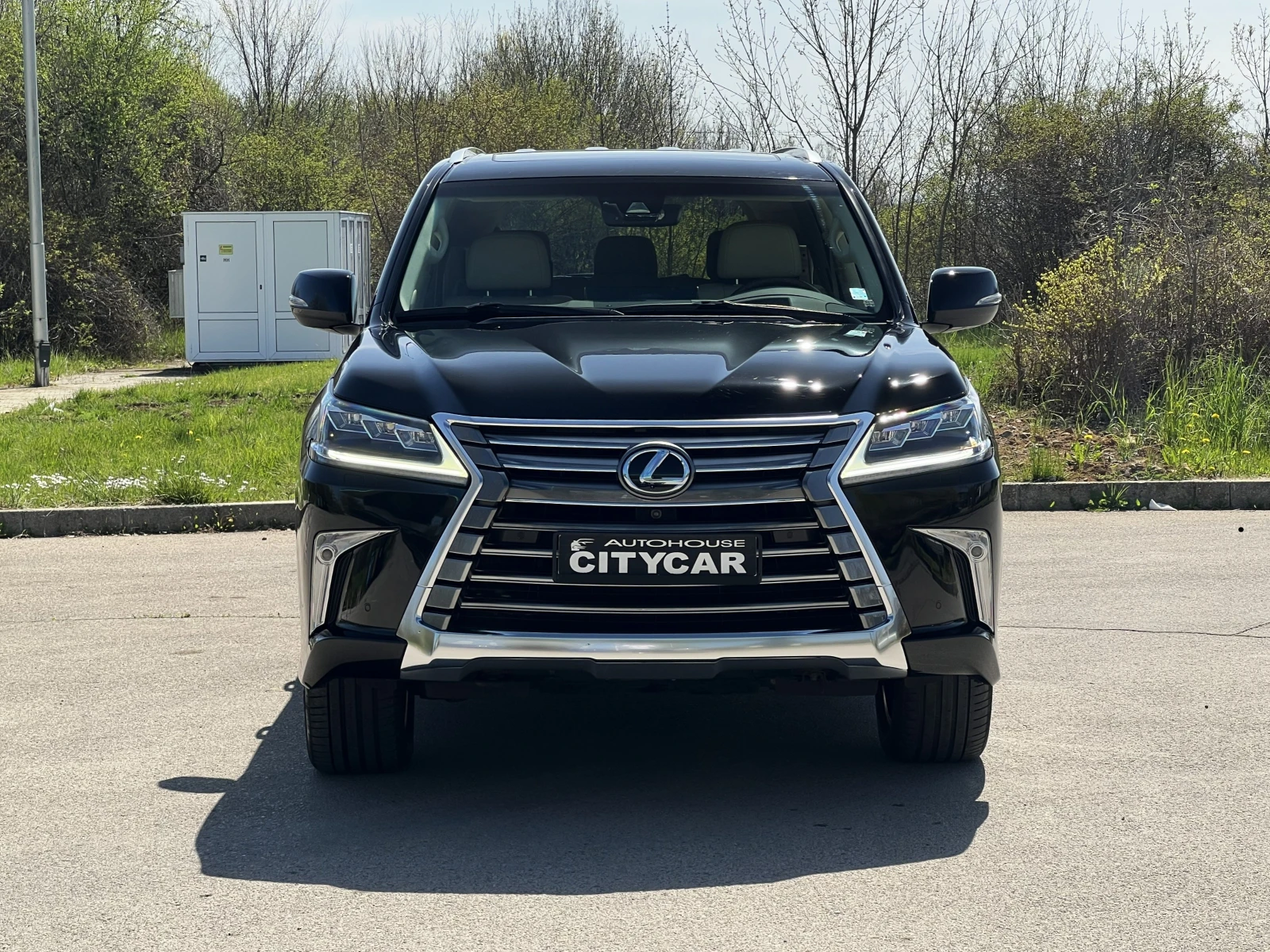 Lexus LX 570 V8/LUXURY/7-МЕСТЕН/360/PANO/TV/, снимка 2 - Автомобили и джипове - 54227173