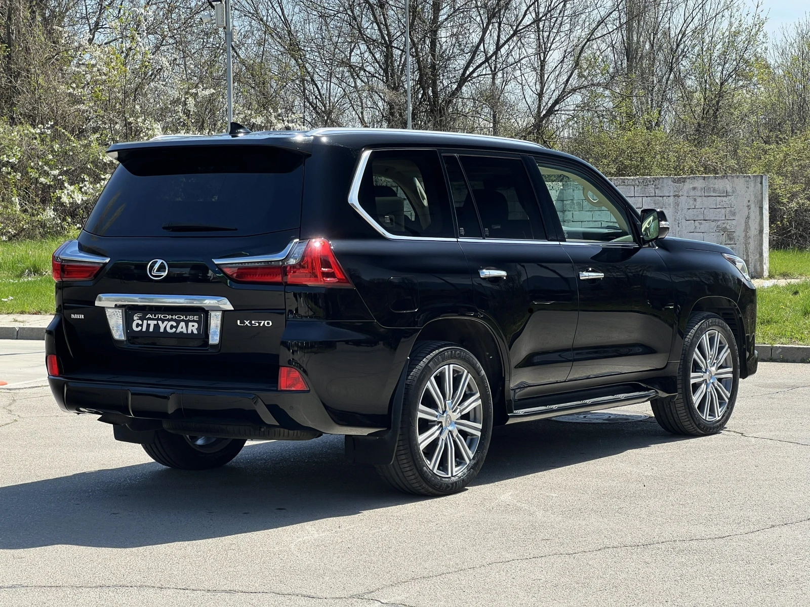 Lexus LX 570 V8/LUXURY/7-МЕСТЕН/360/PANO/TV/, снимка 6 - Автомобили и джипове - 54227173
