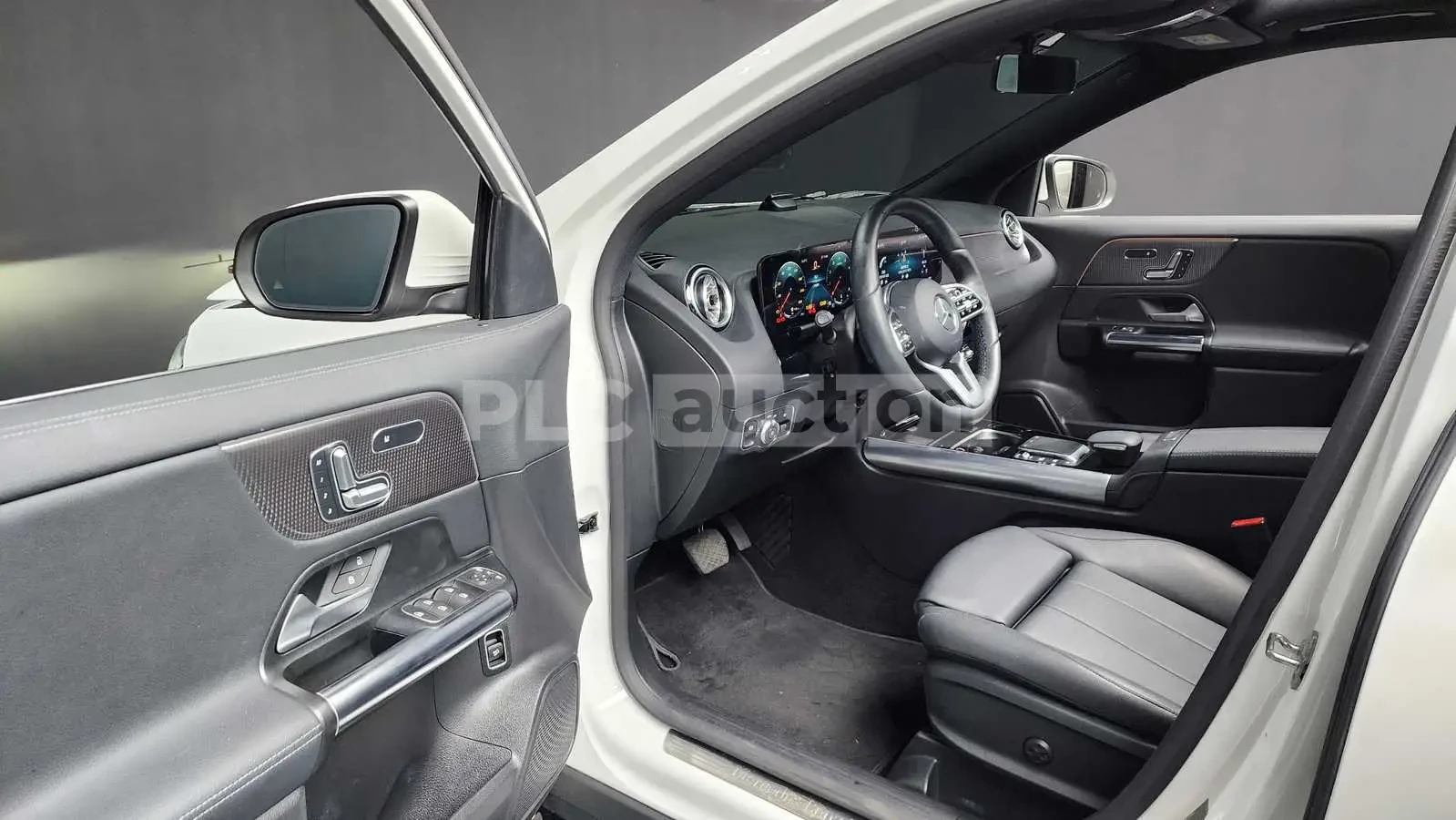 Mercedes-Benz GLA 250 | КАМЕРА| ПОДГРЕВ| ПАНОРАМА| DISTRONIC, снимка 5 - Автомобили и джипове - 54681468