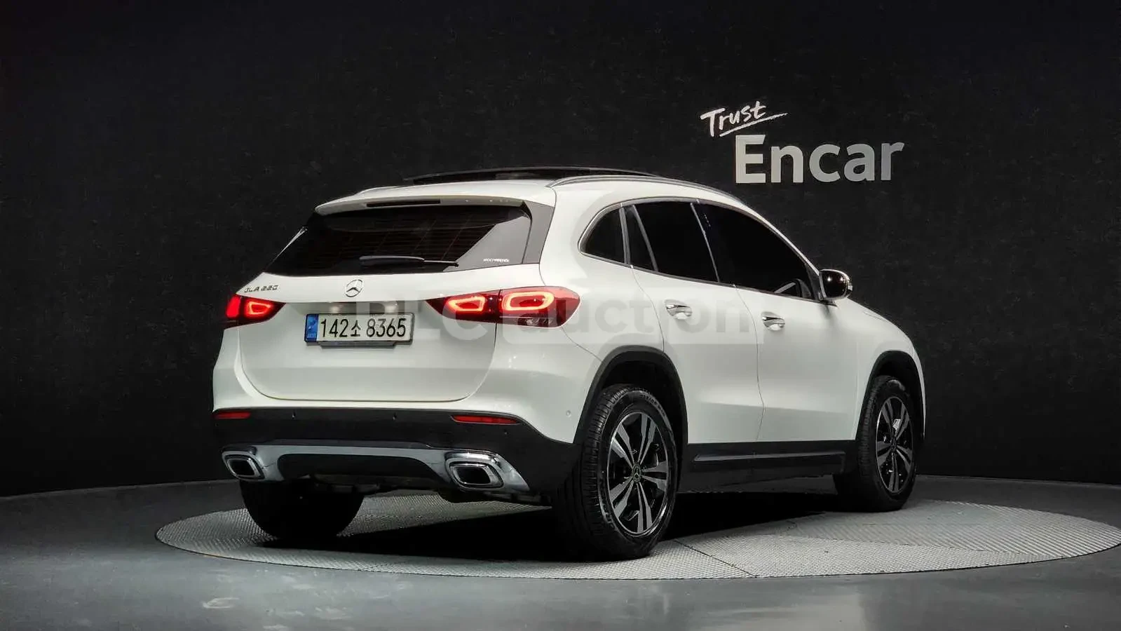 Mercedes-Benz GLA 250 | КАМЕРА| ПОДГРЕВ| ПАНОРАМА| DISTRONIC, снимка 3 - Автомобили и джипове - 54681468