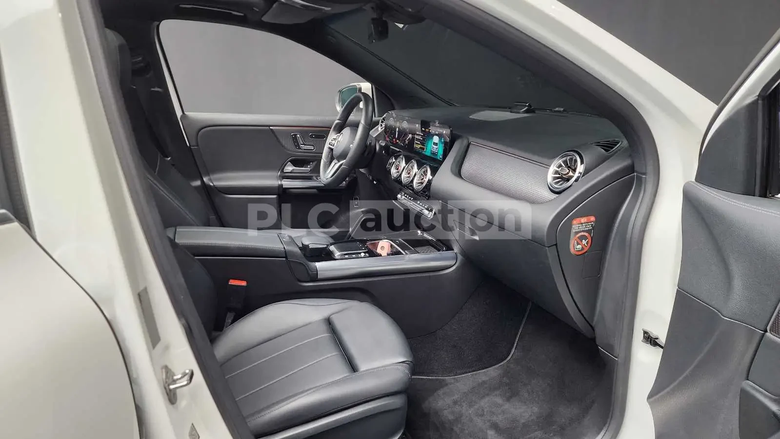 Mercedes-Benz GLA 250 | КАМЕРА| ПОДГРЕВ| ПАНОРАМА| DISTRONIC, снимка 9 - Автомобили и джипове - 54681468